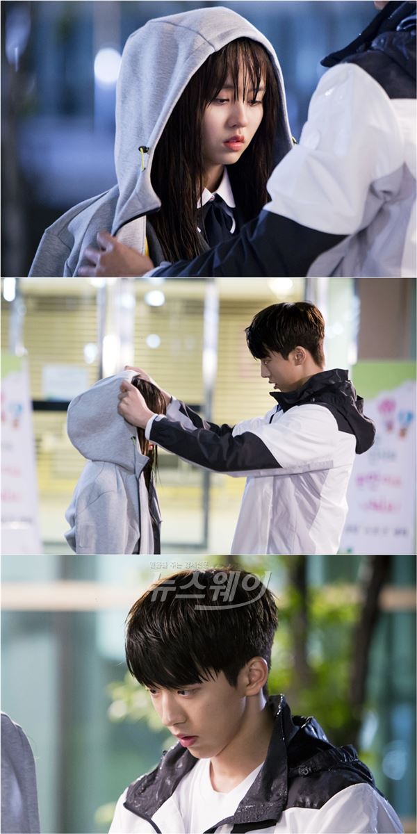 KBS2 ‘후아유-학교2015’ 남주혁이 김소현을 위한 매너손으로 배려고딩에 등극한다 / 사진제공= (유) 학교2015 문화산업전문회사,FNC 엔터테인먼트
