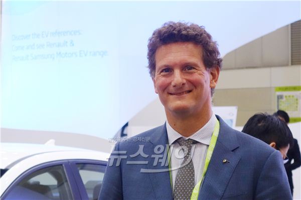 질 노만 르노 아시아 태평양 지역 총괄 부회장은 “이미 자동차 산업은 하이브리드보다 보급속도가 25배 빠른 전기차를 중심으로 재편되고 있다. 지자체들의 적극적인 전기차 보급과 제주도의 ‘2030 탄소제로섬’ 목표에서 보듯 한국은 아시아의 대표적인 전기차 선도국”이라고 말했다. 사진=윤경현 기자