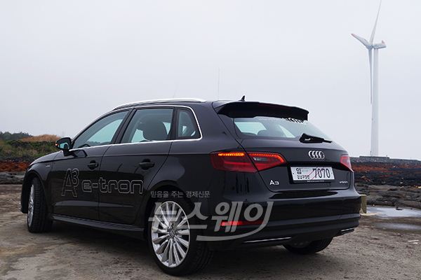 아우디 A3 스포트백 e-트론은 타 자동차 메이커와 경쟁하지 않는다는 것이 아우디 측의 설명이다. 아우디만의 아이텐티티를 추구하고 진정한  PHEV 모델 를 원하는 소비자들에게 가장 이상적인 모델로 평가받기를 원할 뿐이다. 