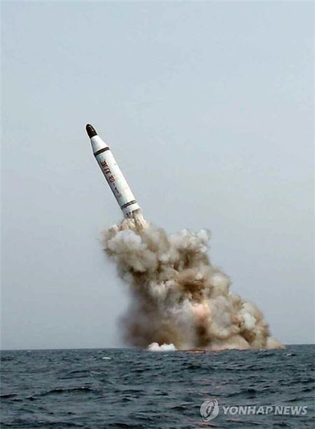 북한이 수중에서 쏘아올린 탄도미사일 '북극성-1'. 사진=연합뉴스