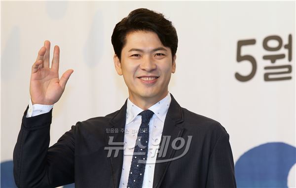 14일 오후 서울 영등포 타임스퀘어 아모리스 컨벤션에서 열린  tvN '촉촉한 오빠들' 제작발표회에 유학찬PD를 비롯해 김상경, 현주엽, 정상훈, 강균성 등 MC 4인이 참석해 프로그램에 관한 이야기를 전했다 / 사진= 김동민기자 life@