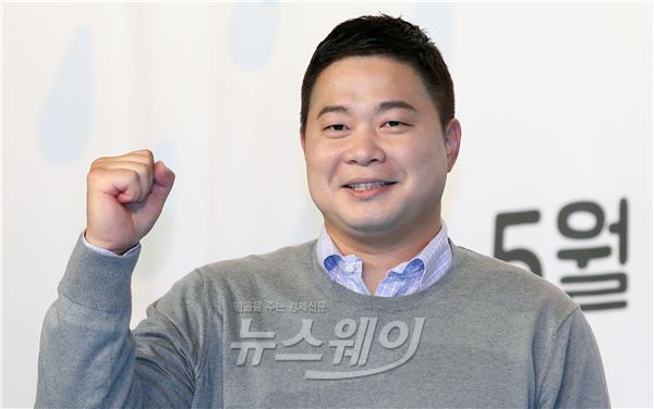 14일 오후 서울 영등포 타임스퀘어 아모리스 컨벤션에서 열린  tvN '촉촉한 오빠들' 제작발표회에 유학찬PD를 비롯해 김상경, 현주엽, 정상훈, 강균성 등 MC 4인이 참석해 프로그램에 관한 이야기를 전했다 / 사진= 김동민기자 life@