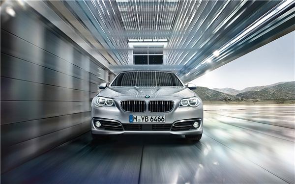 BMW 코리아가 20주년을 맞이해 520d 럭셔리 플러스 에디션과 520d xDrive 럭셔리 플러스 에디션을 국내 공식 출시한다. 사진=BMW 코리아 제공