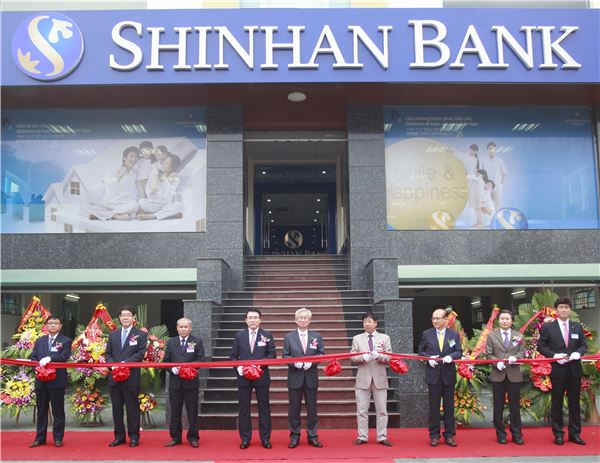 베트남 하이퐁에 지점을 낸 신한은행.
