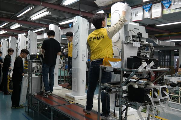 삼성전자 광주사업장 에어컨 생산라인 풀가동 기사의 사진