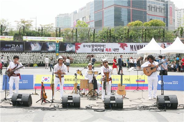 지난해 디큐브시티 앞 광장에서 열린 삐친차 축제 모습. 사진=대성산업 제공