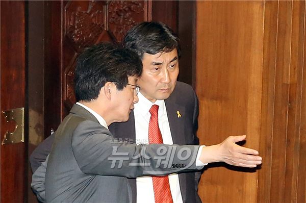 유승민 새누리당 원내대표(左)와 이종걸 새정치민주연합 원내대표. 사진=뉴스웨이DB