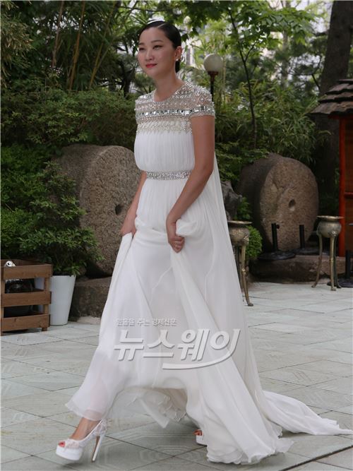 모델 장윤주가 4세 연하 일반인 남자친구와 결혼식을 올린다./사진=이수길 기자 leo2004