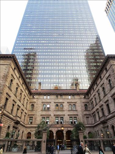 롯데그룹이 미국 뉴욕 맨해튼에 있는 더 뉴욕 팰리스 호텔(The New York Palace Hotel)을 인수한다고 31일 밝혔다. 사진=연합뉴스 제공