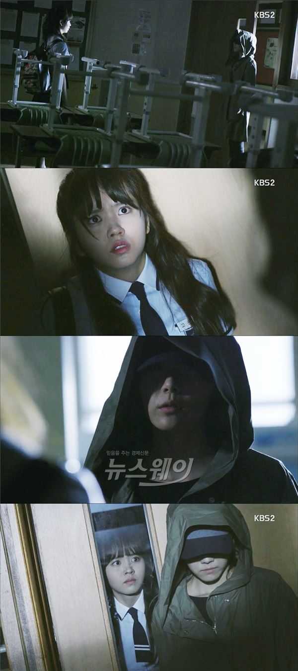 KBS2 월화드라마 ‘후아유-학교2015’에서는 1년 전 사망한 정수인의 이름으로 온 문자 때문에 최대 위기에 처한 김소현의 모습이 그려졌다/ 사진제공= KBS 2TV ‘후아유-학교2015’ 영상 캡쳐