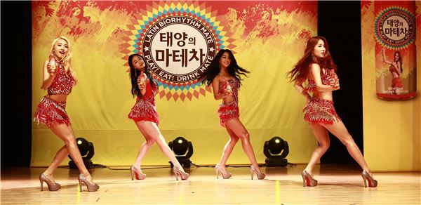 씨스타, ‘마테 바디 쇼타임’에서 신곡 발표 방불케 하는 ‘마테 댄스’ 선보여. 사진=태양의 마테차