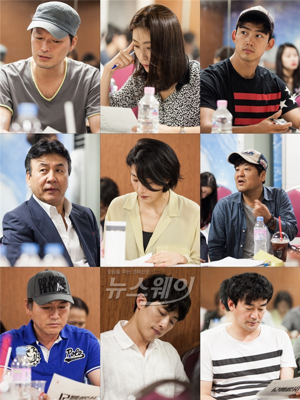 KBS2 수목드라마 ‘복면검사’ 후속으로 오는 7월에 방송되는 ‘어셈블리’의 제작진이 첫 대본리딩 현장을 공개했다 / 사진제공= KBS 미디어
