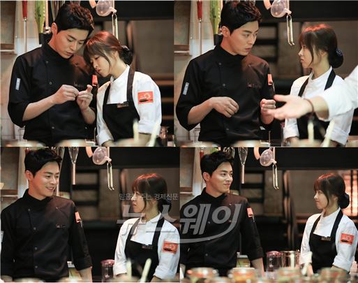 tvN ‘오 나의 귀신님’에서 응큼발칙 빙의로맨스를 선보일 박보영과 조정석의 케미 시너지가 느껴지는 현장 스틸 사진이 공개됐다 / 사진= CJ E&M