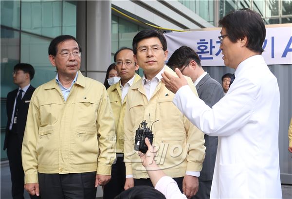 황교안 총리, 박원순 서울 시장 보래매병원 방문. 사진=김동민 기자 life@newsway.co.kr
