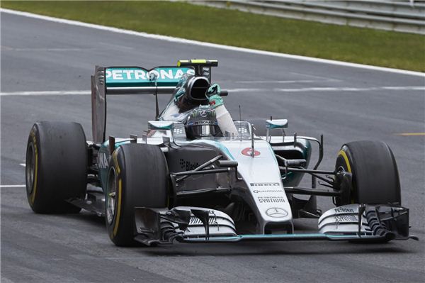 메르세데스 AMG 페트로나스 F1 팀 드라이버 니코 로즈버그(Nico Rosberg)와 루이스 해밀턴(Lewis Hamilton)이 21일(현지 시간) 열린 F1 2015 시즌 오스트리아 그랑프리에서 1, 2위를 석권했다. 사진=메르세데스-벤츠 코리아 제공
