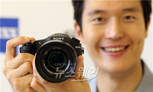 소니 하이엔드 카메라 RX10 II, RX100 IV 출시. 사진=김동민 기자 life@newsway.co.kr