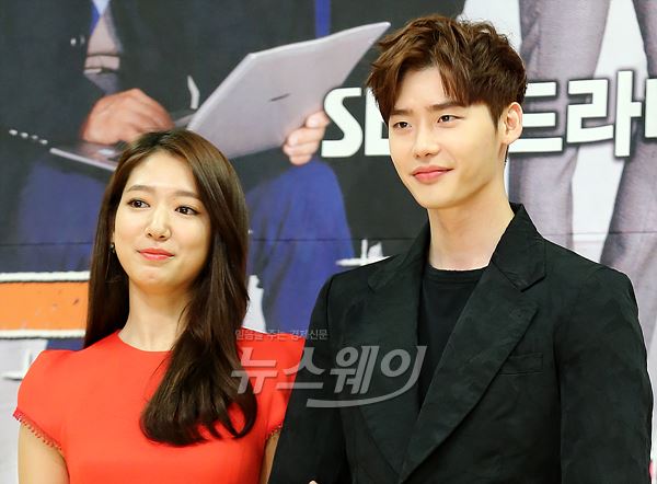 열애설에 휩싸인 박신혜와 이종석 / 사진=이수길 기자