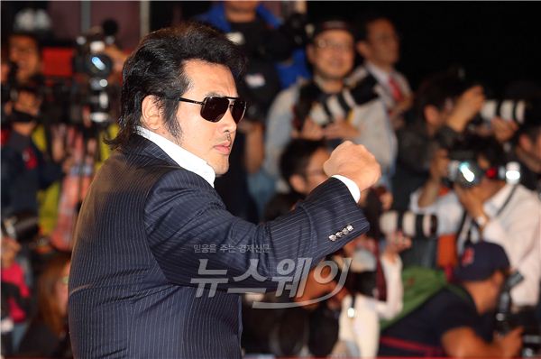 김보성 “찌라시 속 남자 배우? 나 아니다. 출연료도 기부했는데” 기사의 사진