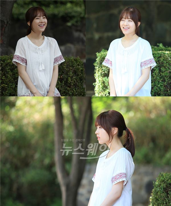 tvN 새 금토드라마 '오 나의 귀신님'을 통해 많은 사랑을 받고 있는 박보영의 환한 미소가 담긴 촬영장 속 모습이 공개됐다 / 사진= '오 나의 귀신님' 영상캡처