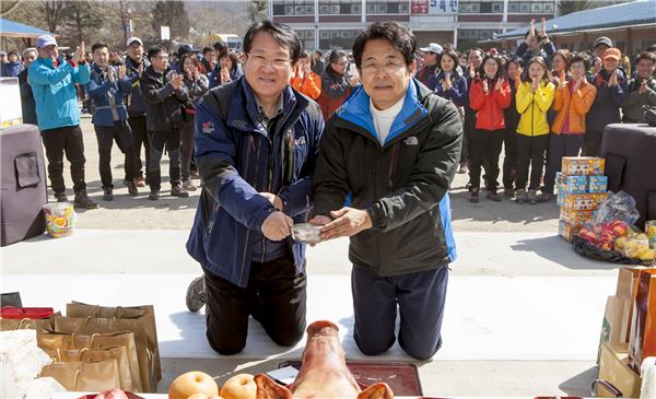 통합 하나외환은행장 후보로 꼽리고 있는 김한조(왼쪽) 외환은행장과 김병호(오른쪽) 하나은행장.