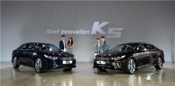 기아자동차는 15일 서울 코엑스에서 ‘신형 K5’의 공식 출시 행사를 갖고 본격적인 판매에 돌입했다. 사진=기아자동차 제공