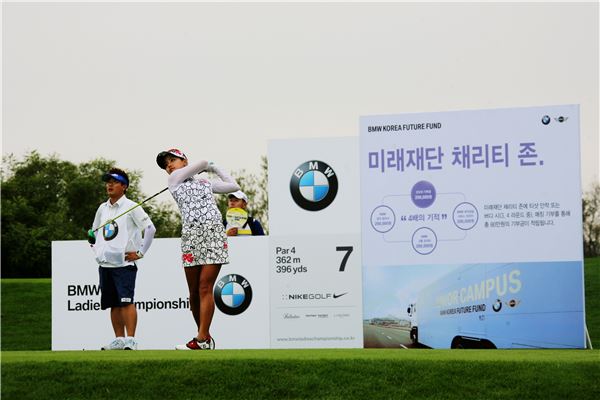 매칭 기부 프로그램이란 BMW 그룹 코리아가 진행하는 대표적인 기부 프로그램으로, 고객이 기부하는 만큼 BMW 그룹 코리아와 BMW 공식 딜러사, BMW 파이낸셜 서비스 코리아가 같은 금액을 기부하는 방식이다.
