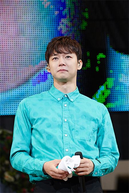 박유천이 군입대 전 마지막 일본 팬들과 만난 자리에서 눈물을 흘렸다