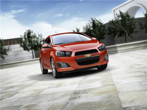한국지엠주식회사가 생산한 쉐보레(Chevrolet)는 아베오(해외 판매명 소닉)가 미국에서 상품성 만족도 소형차 부문 1위를 차지했다.