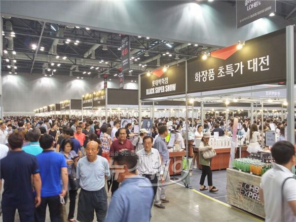 롯데백화점 롯데 블랙 슈퍼쇼’. 사진=이주현 기자