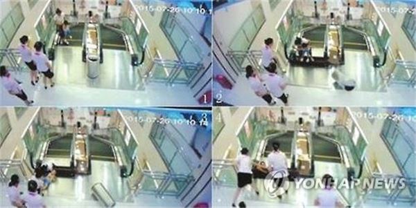 중국 에스컬레이터 사고 당시 CCTV영상 화면. 사진=연합뉴스 제공