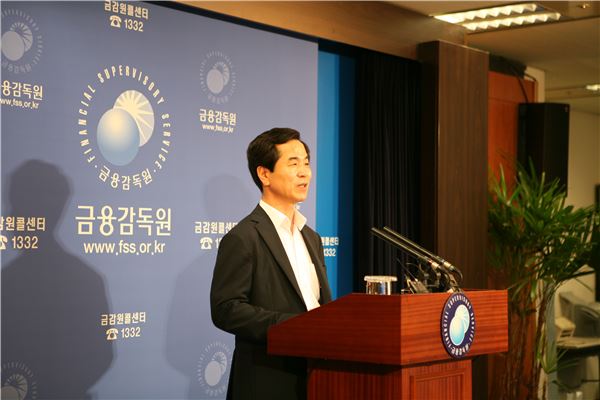 박세춘 금융감독원 부원장이 22일 종이통장 발급을 단계적으로 줄여나가겠다고 밝혔다. 사진=금융감독원 제공