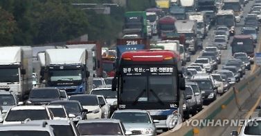 고속도로교통상황, 영동고속도로 110km구간 주차장 사진=연합뉴스 제공