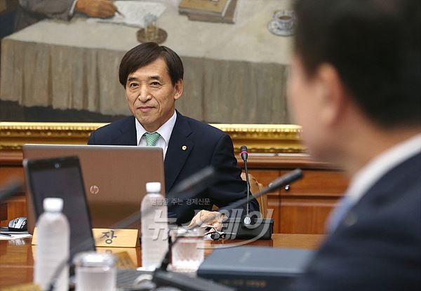 中불확실성·美금리인상·신흥국위기 등 3대 악재에 한국경제 ‘풍전등화’ 기사의 사진