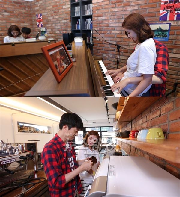 JTBC '님과함께2'에서 윤건이 장서희를 무릎에 앉힌 채 피아노 연주를 하며 또 한번 여심을 저격했다 / 사진= '님과함께2' 영상캡처