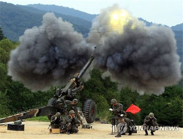우리군이 운용중인 155mm 견인포의 훈련사격 모습. 사진=연합뉴스 제공