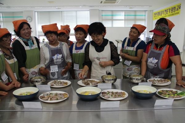 신안군이 향토음식 전문가 양성교육을  실시하고 있다.