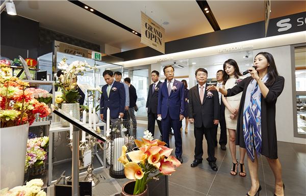 지난 18일 KCC가 홈씨씨인테리어 전시판매장을 서울에 처음으로 입점했다. 사진=KCC 제공