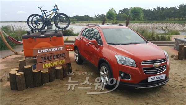 한국지엠주식회사는 새롭게 선보인 소형 SUV ‘쉐보레 트랙스’를 매월 1500대 판매하겠다고 밝혔다. 사진=윤경현 기자