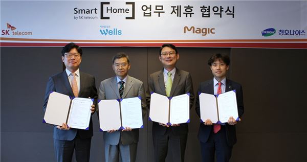 SK텔레콤은 국내 생활가전 렌탈 업체인 교원웰스, 동양매직, 청호나이스와 스마트홈 제품 공동 개발과 서비스 협력을 위한 양해각서를 체결했다고 27일 밝혔다. 사진=SK텔레콤 제공