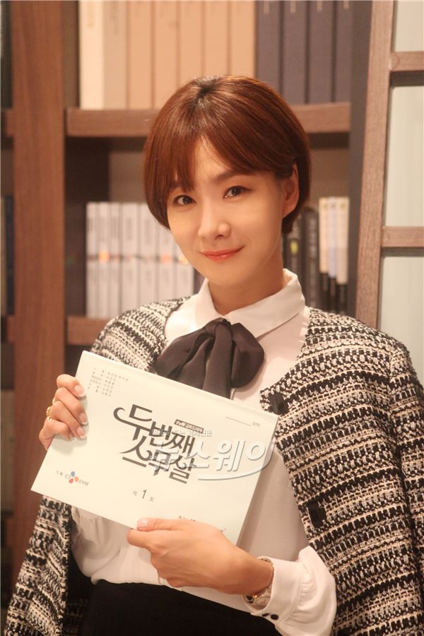 박효주가 tvN '두번째 스무살' 본방사수 독려 인증샷을 공개했다 / 사진제공= 열음엔터테인먼트