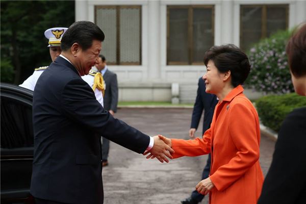 박근혜 대통령(右)과 시진핑 중국 국가주석. 사진=청와대 제공