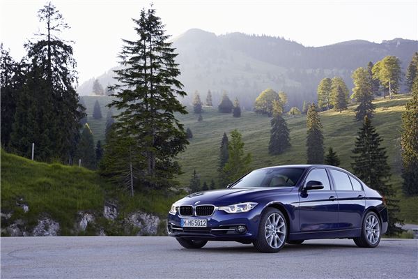 BMW는 이달 15일부터 27일까지 ‘2015 프랑크푸르트 국제 모터쇼(IAA)’에 역대 규모의 전시관을 마련한다. 2층으로 구성된 1만2000m2 넓이의 전시관내에서 주행까지 가능한 차원이 다른 형식의 구조물을 선보일 계획이다.