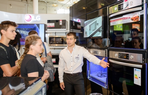 LG전자, 러시아 프리미엄 가전 시장 공략 강화 기사의 사진