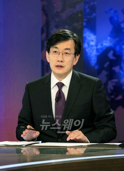 JTBC의 메인 뉴스인 ‘뉴스룸’이 시사주간지 ‘시사인’이 매년 발표하는 언론 신뢰도 조사에서 올해 처음으로 뉴스 프로그램 신뢰도 부문 단독 1위를 기록했다 / 사진제공= JTBC