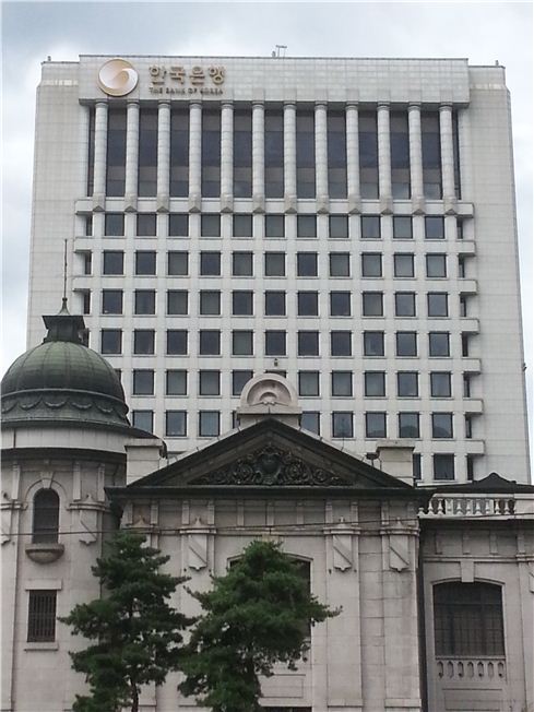 한국은행, 미 연준 금리동결 거의 맞췄다 기사의 사진