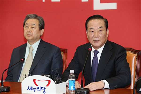 새누리당 김무성 대표(左)와 서청원 최고위원. 사진=새누리당 제공