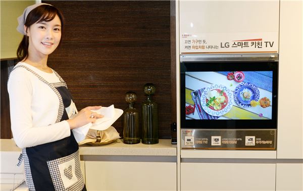 LG전자, 신개념 디스플레이 ‘스마트 키친 TV’ 출시 기사의 사진