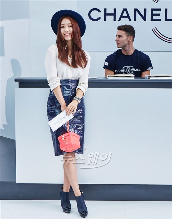 박신혜, 우아한 샤넬의 女人 변신··· 프랑스도 반했다 기사의 사진