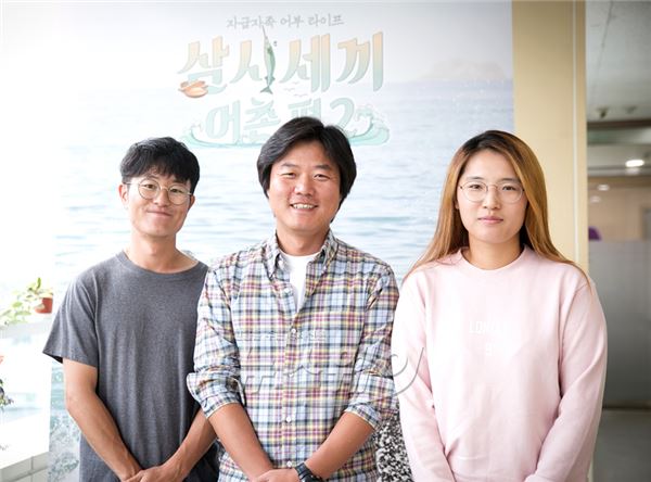 7일 오후 서울 마포구 상암동 DMS 다목적 홀에서 열린 tvN '삼세세끼-어촌편2' 기자간담회에 김대주 작가, 나영석PD, 신효정PD가 참석했다 /사진제공= CJ E&M