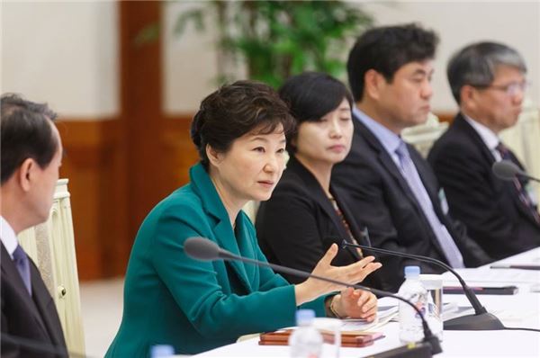 박근혜 대통령이 7일 청와대에서 열린 국민경제자문회의에 참석해 발언하고 있다. 사진=청와대 제공